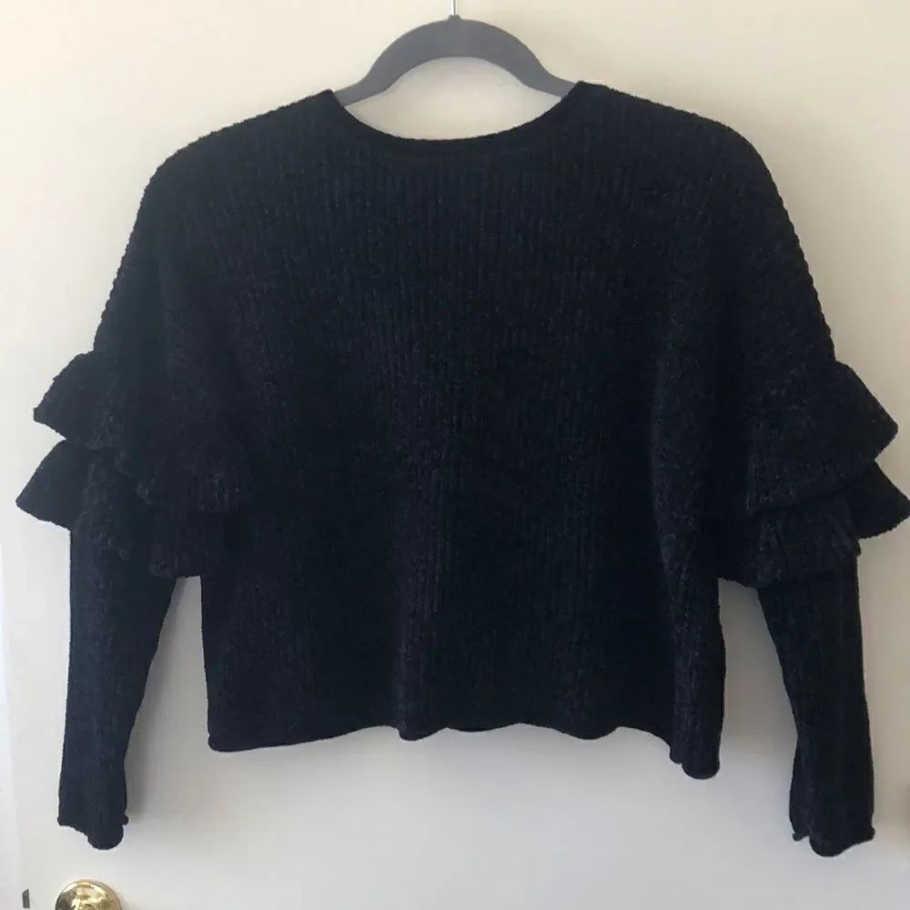 Mossimo Cropped Sweater w/ruffled Sleeve size M